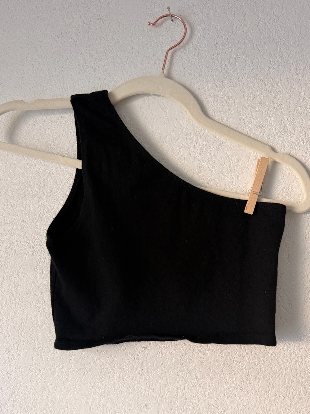 Brandy Melville One-Shoulder Black Crop Tank